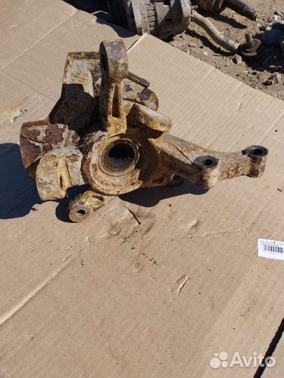 Поворотный кулак передний левый Chevrolet AveoT200