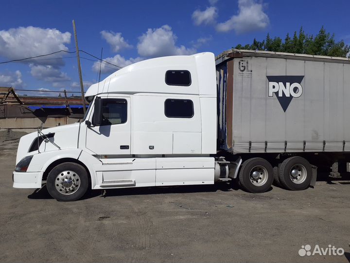 Volvo VNL 780 с полуприцепом, 2008