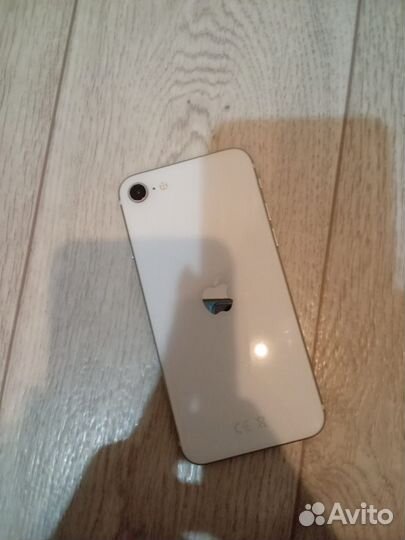 Телефон iPhone se 2020
