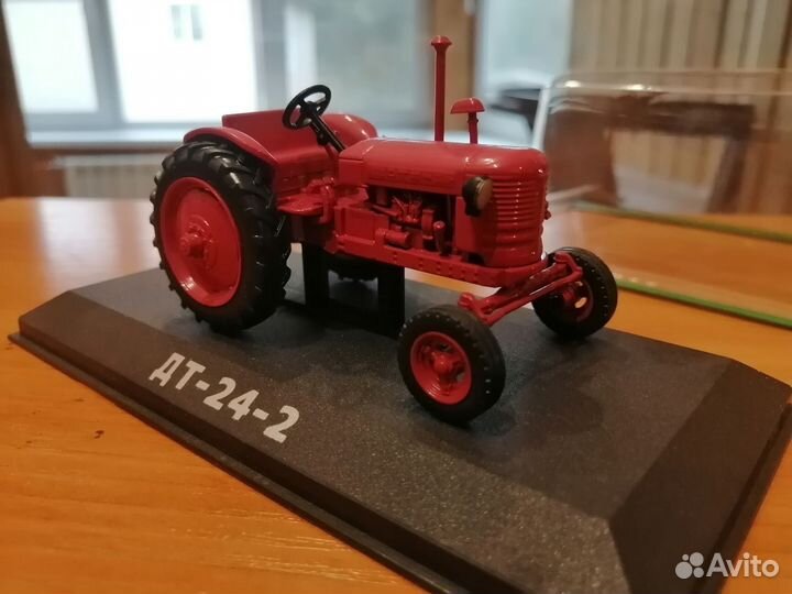 Модель трактора в масштабе 1 43