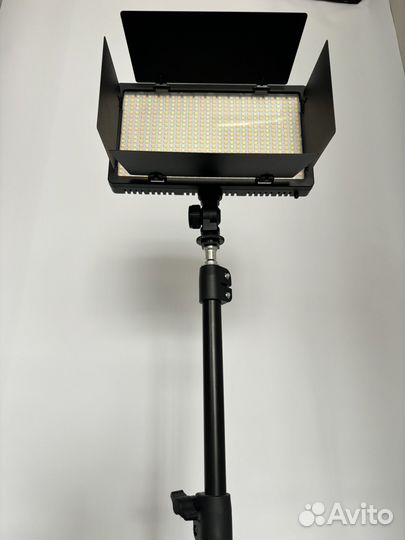 Видеосвет 600