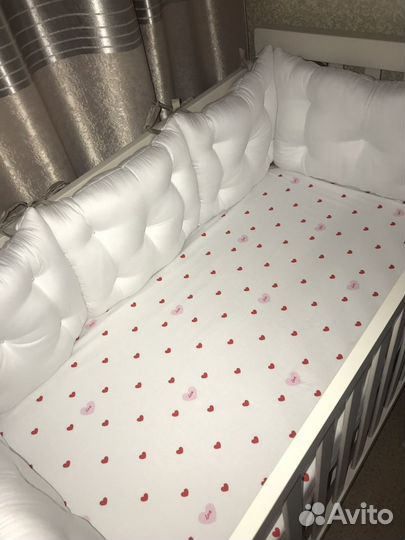 Бортики подушки в кроватку почти новые
