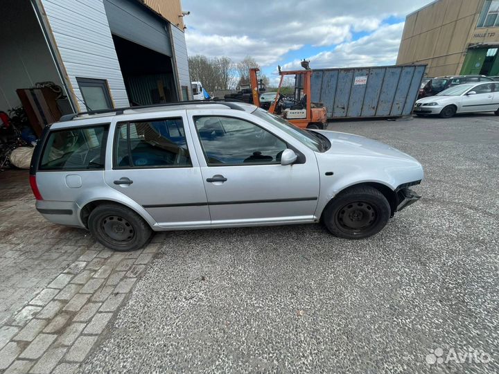 Петля двери передней левой Volkswagen Golf 4 2002