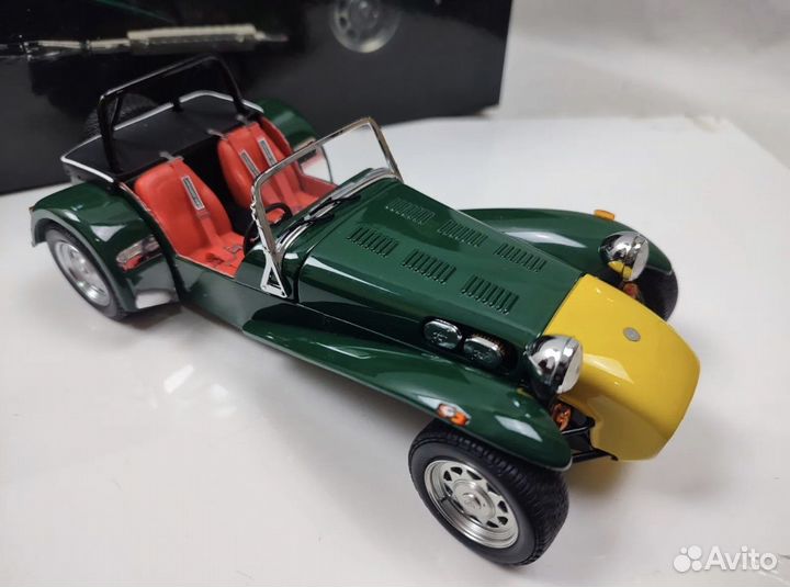 Caterham super seven clam shell 1/18 Kyosho