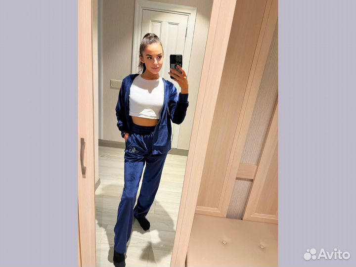 Велюровый костюм женский спортивный