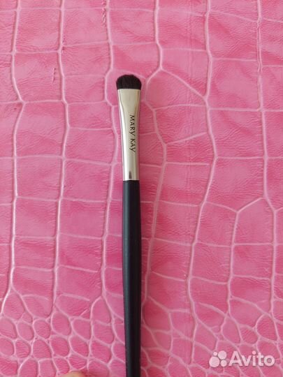 Плоская косметическая кисть