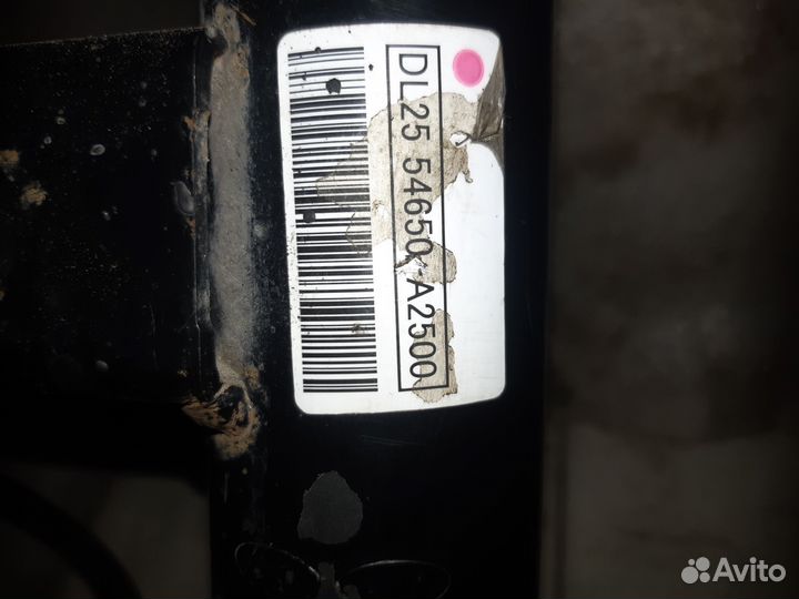 Стойки амортизатора передние