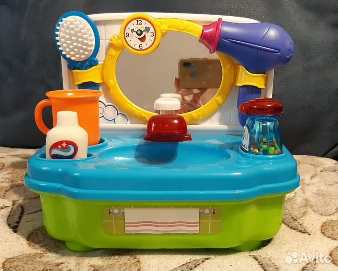 Раковина с аксессуарами