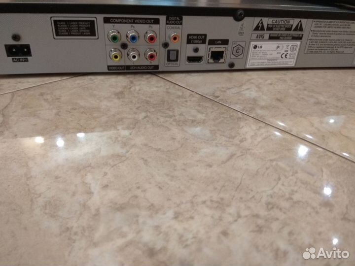 DVD плеер с Blu-ray LG