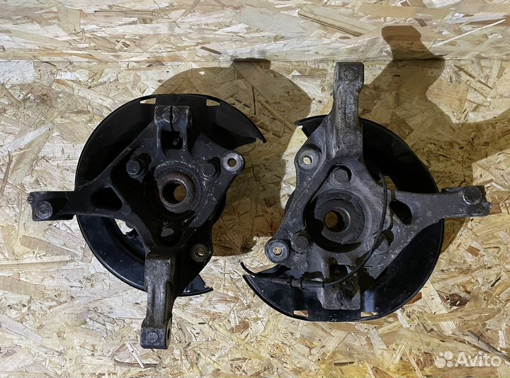 Ступица передняя правая кулак Chevrolet Cruze