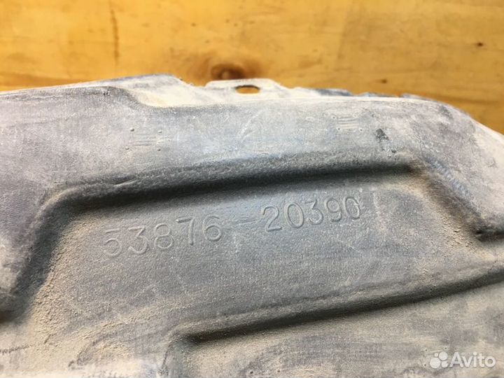 Подкрылок лев. перед. toyota allion