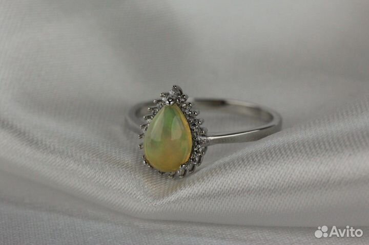 Кольцо с природными опалом и фианитами, серебро 92