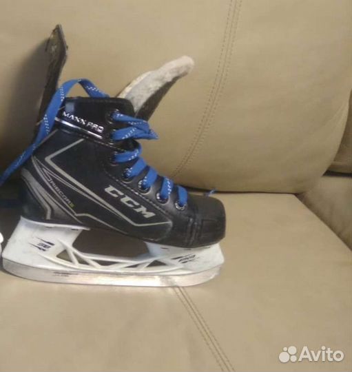 Коньки фирма CCM ribcor размер 12 (31,5)