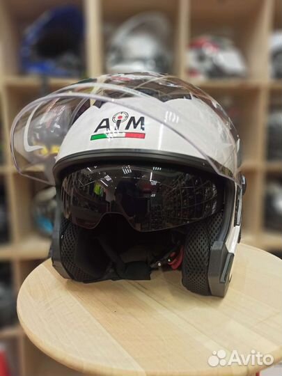 Белый открытый шлем с очками