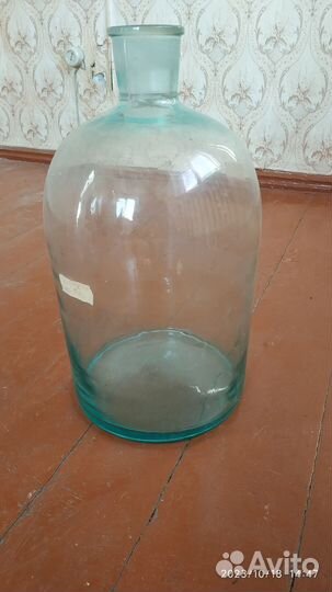 Стеклянная бутыль