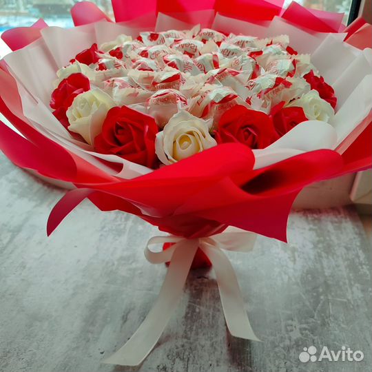 Съедобные букеты.Букет из конфет и мыльных роз