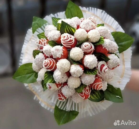 Сладкие букеты с живыми цветами
