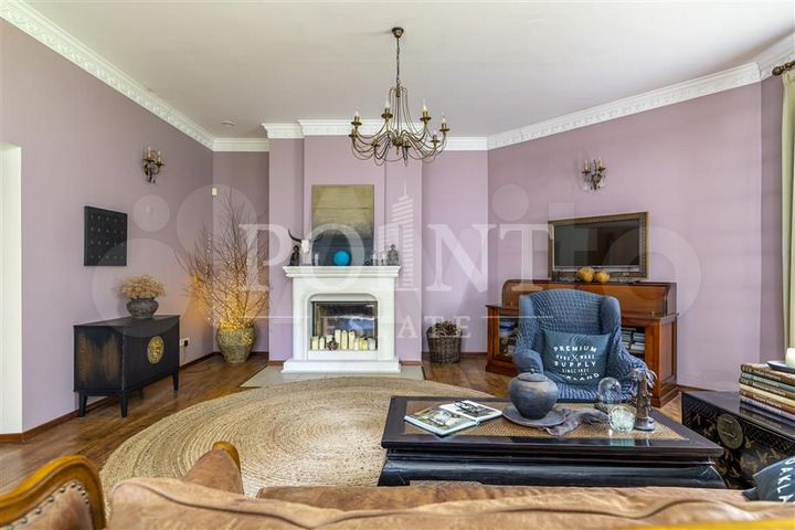 Дом 450 м² на участке 13 сот.