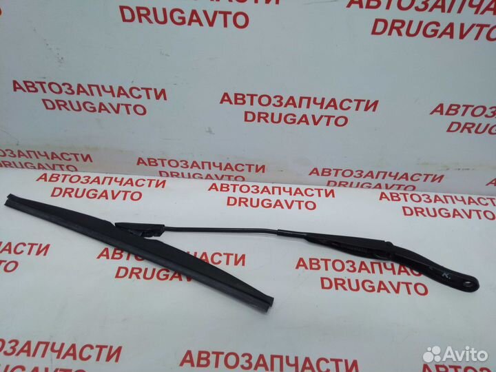 Поводок стеклоочистителя правый Renault Logan 2