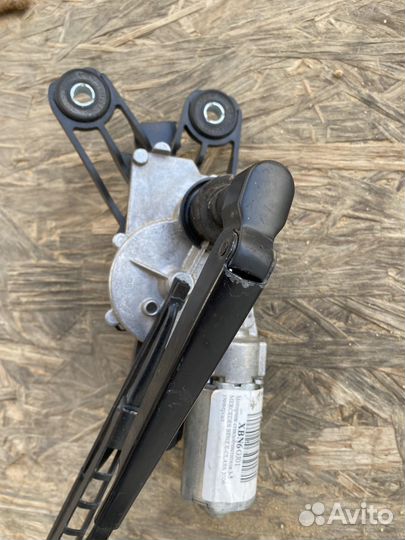 Продаю моторчик стеклоочистителя с поводком