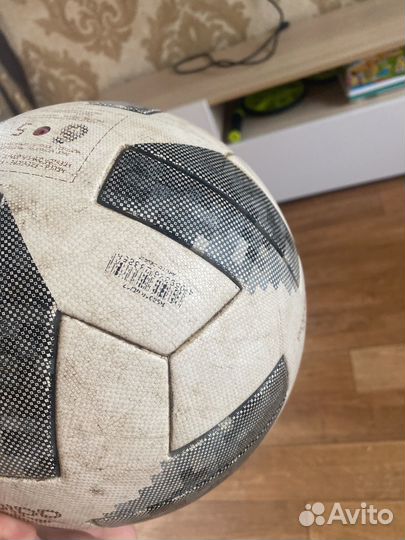 Футбольный мяч adidas telstar fifa 2018
