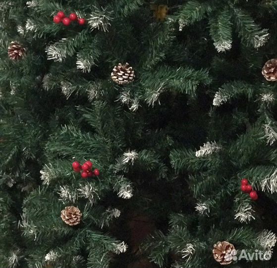 Ель новая искуственная с шишками и ягодами, 210 см