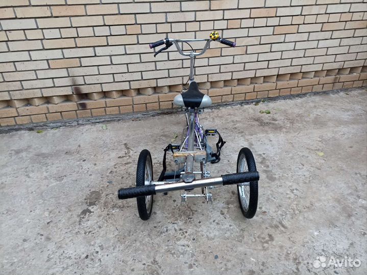 Трехколесный велосипед