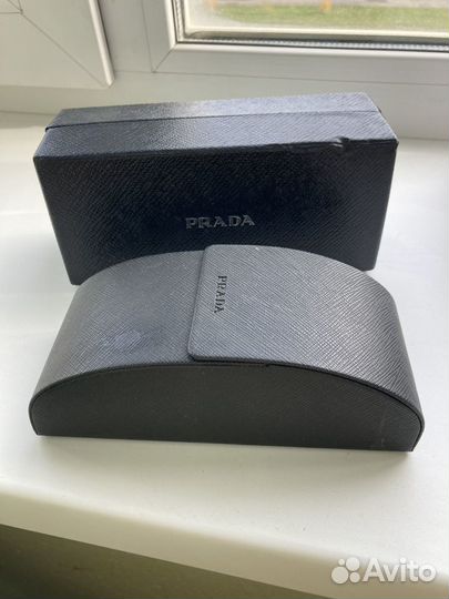 Солнцезащитные очки prada