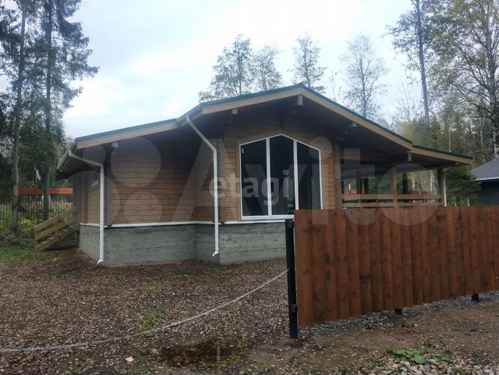 Дом 154,3 м² на участке 6 сот.