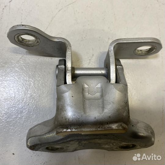 Петля двери задней правой верхняя Toyota Camry ASV