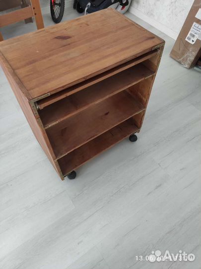 Компьютерный стол на колесиках