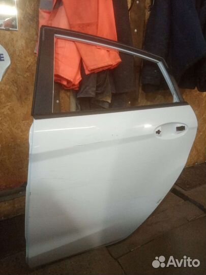 Дверь ford fiesta 2012(хэтчбек) задняя левая б/у