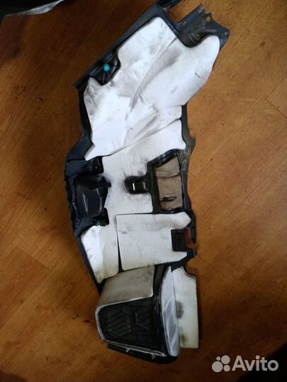 Обшивка багажника Субару трибека 08г левая