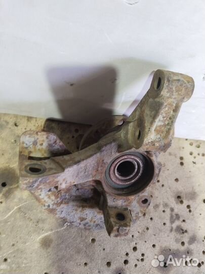 Передний левый кулак Fiat Albea без абс