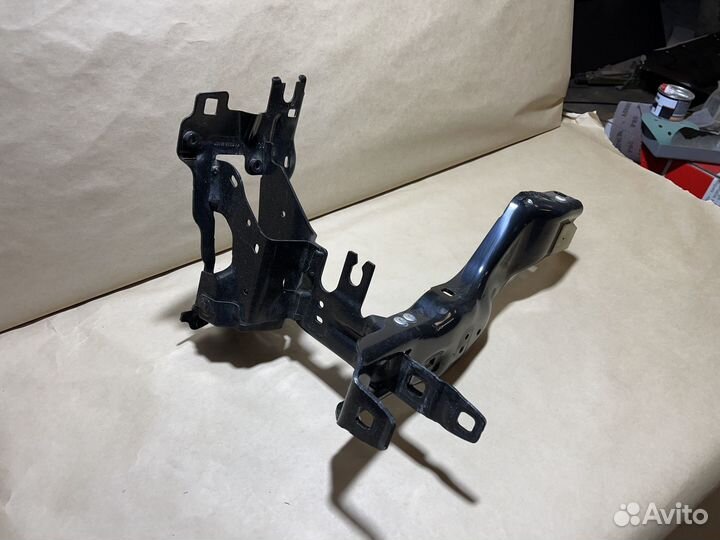 Кронштейн фар правый Bmw 5-Series G30