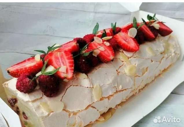 Have you tried this bomb meringue roll with pistachio cream and berries? ☎ for o