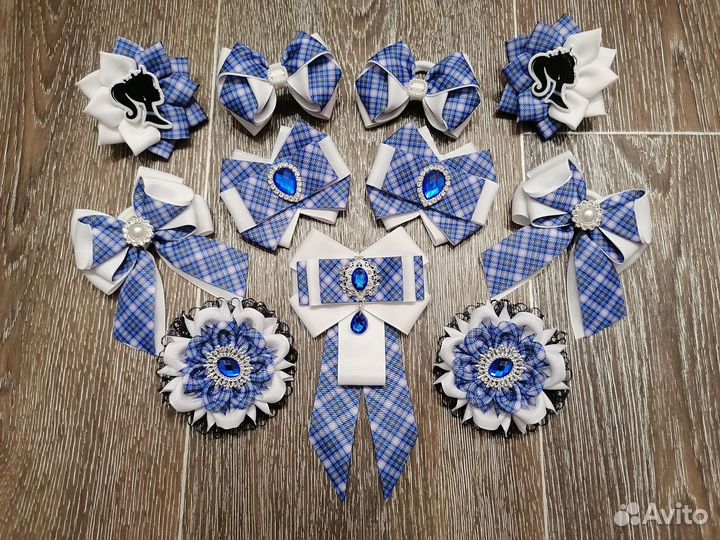 Школьные наборы, бантики и галстук