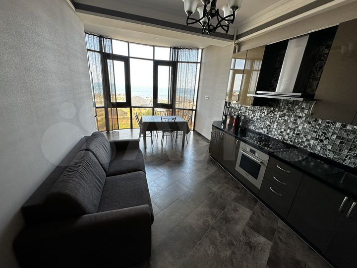 2-к. квартира, 80 м², 6/10 эт.