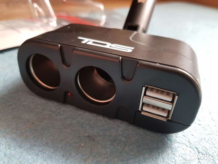 Зарядное в Авто (В Прикуриватель) 2 выхода + 2USB