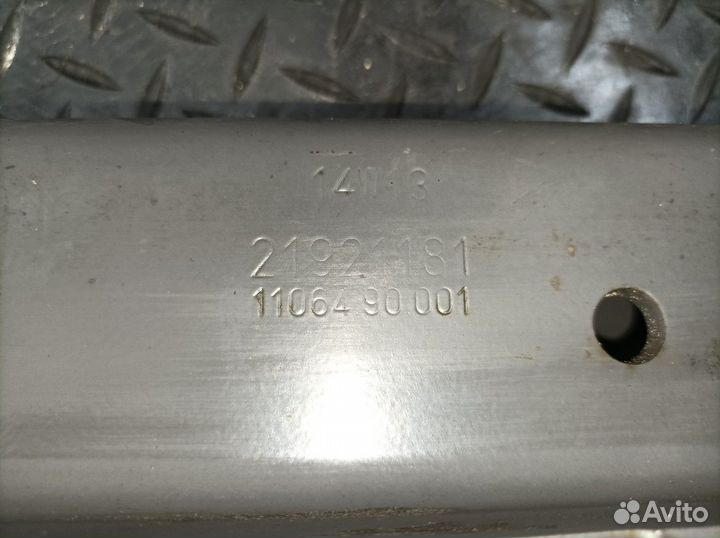 Кронштейн задних амортизаторов