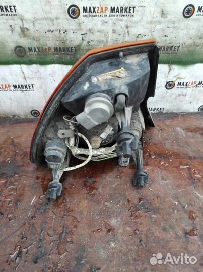 Фонарь задний правый Chrysler 300M седан 3.5 2000