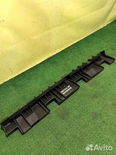 Кронштейн крепления накладки порога правого Renau