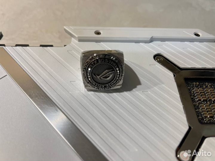 Видеокарта asus ROG strix 3080 white