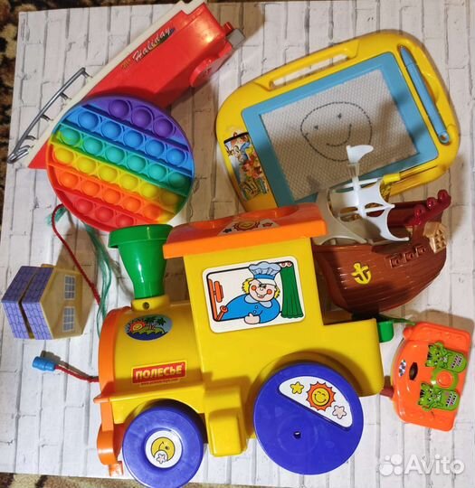 Игрушки и конструкторы