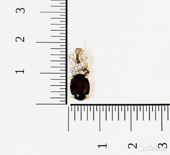 Золотая подвеска с камнем