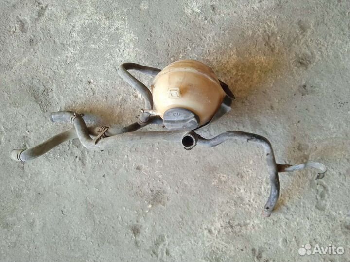 Бачок расширительный Volkswagen Passat (B4) 1994