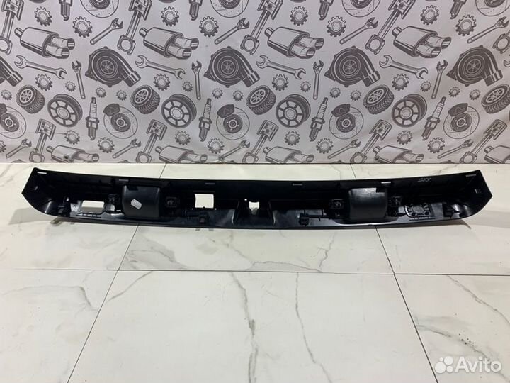 Обшивка крышки багажника Mercedes Glc X253