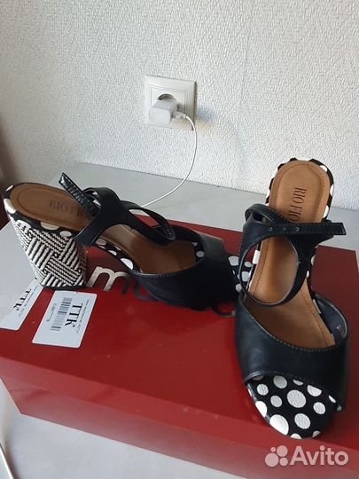 Босоножки женские 37 размер