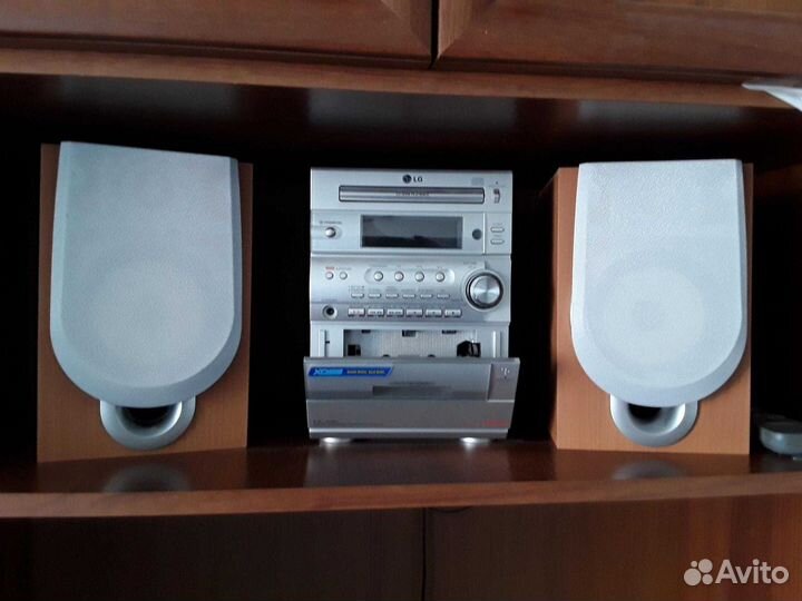 Музыкальный центр LG