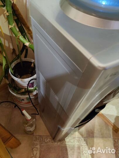 Диспенсер для воды Ecotronic